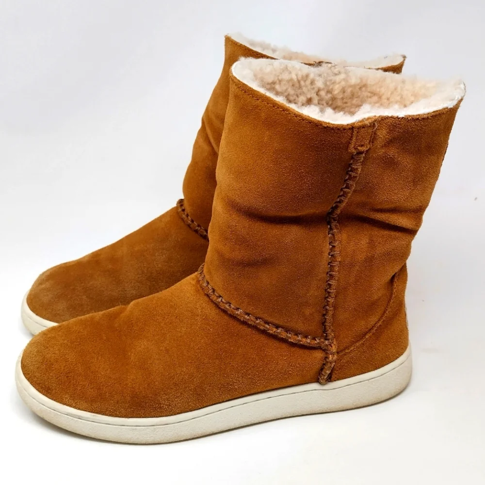 UGG Women's Mika Classic Sneaker Boot Chestnut Size 8 - Picture 2 of 9
